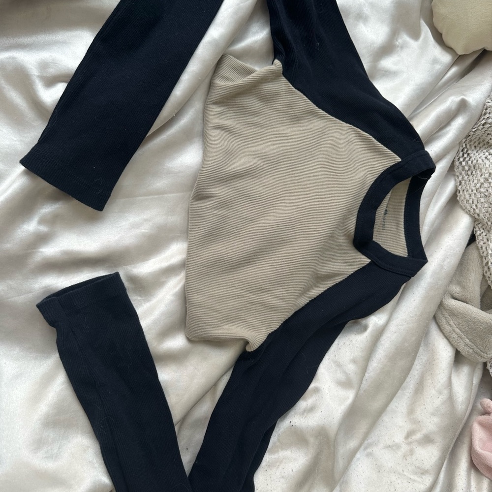 Brandy Melville long sleeve top
